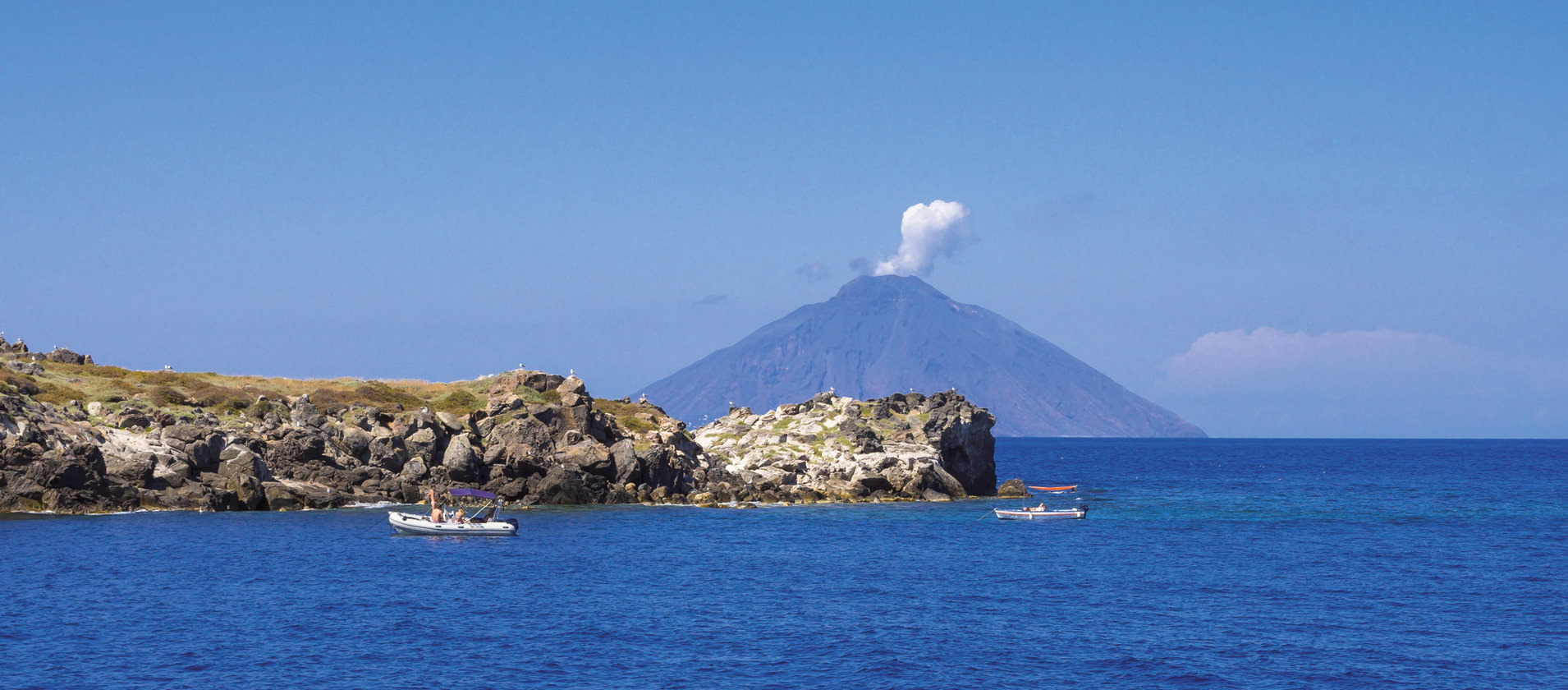 Italien Liparische Inseln - Bucht Vulkan