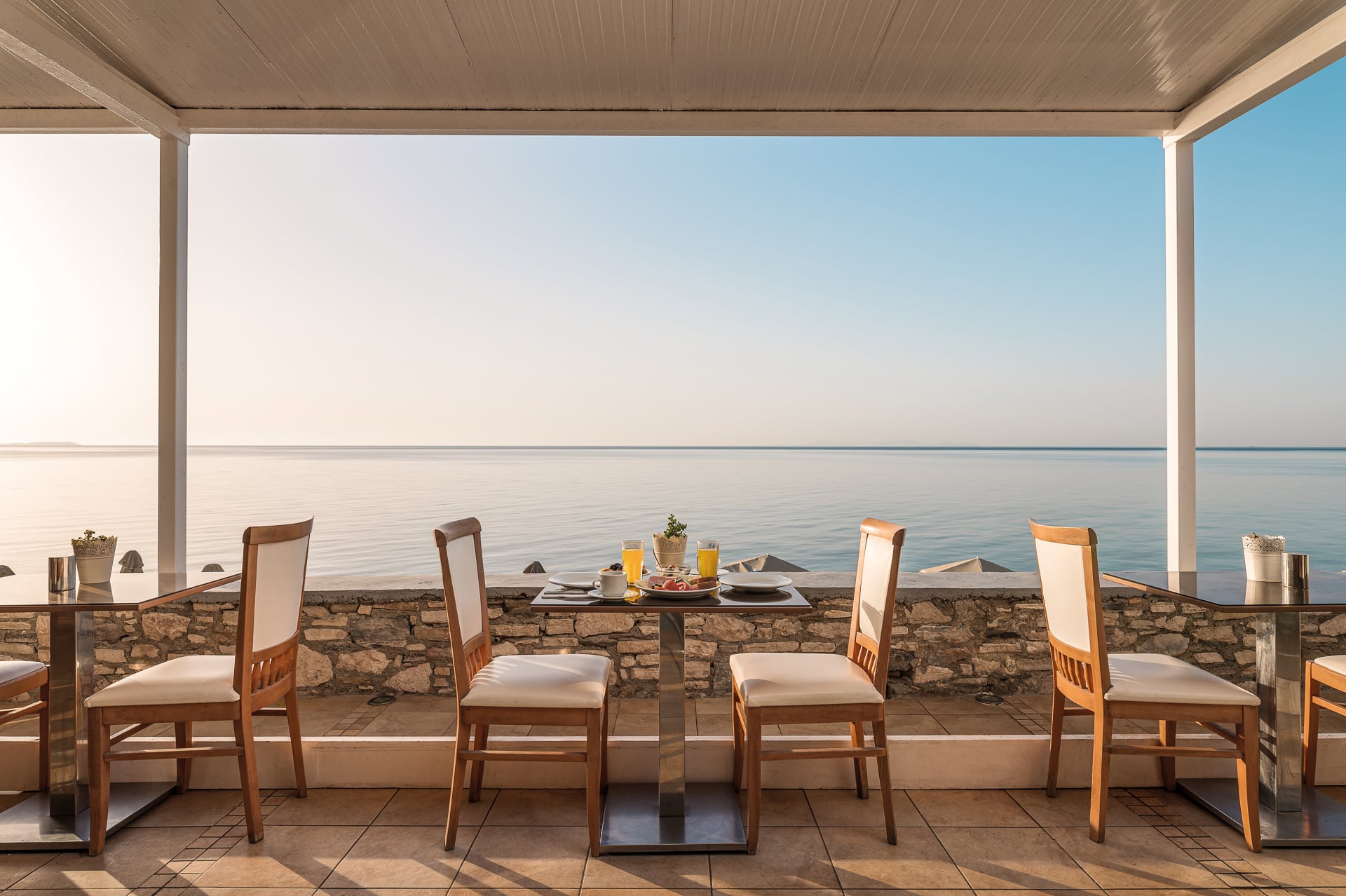 Griechenland Samos Hotel Hydrele Beach Restaurantterrasse
