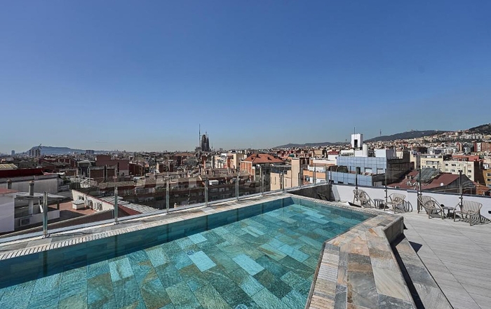 Spanien Barcelona Hotel Catalonia Atenas Dachterrasse mit Pool