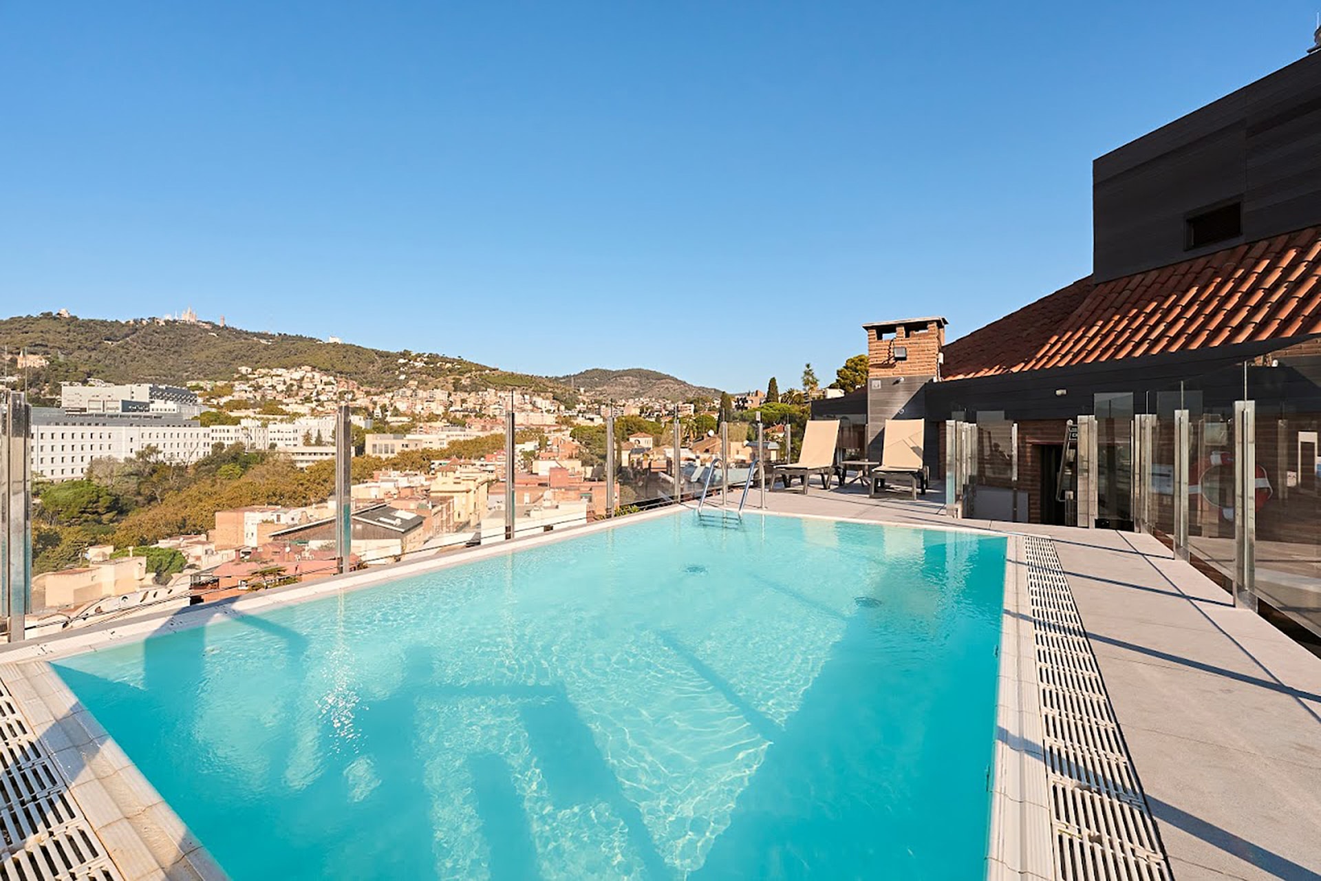 Spanien Barcelona Hotel Catalonia Park Güell Pool