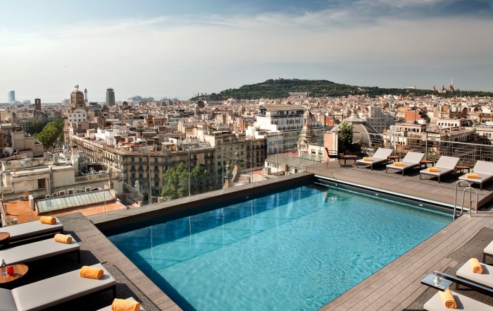 Spanien Barcelona NH Collection Gran Hotel Calderon Dachterrasse mit Pool